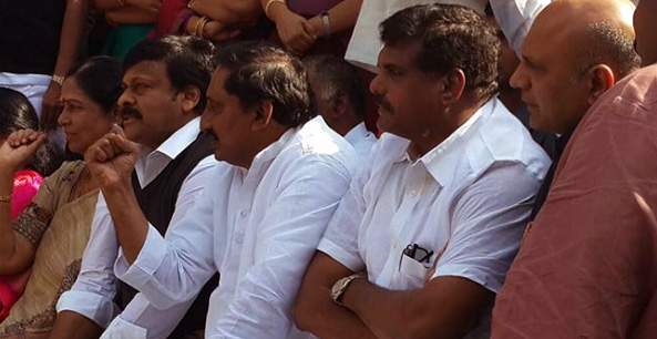 Kiran-kumar-reddy-chiranjeevi-book