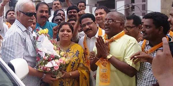 MLCs Shariff and Sandhya Rani
