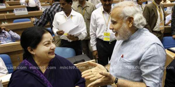 Modi paints & taints himself power-greedy PM!