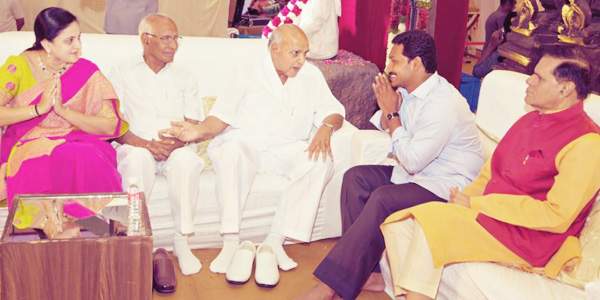 jagan and ramoji rao at manchu manoj wedding