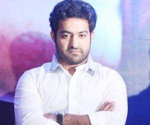 jr ntr at his fan cremation
