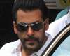 Salman khan hiding from photographers