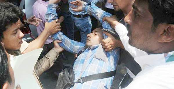 salman's fan committed suicide infront of court