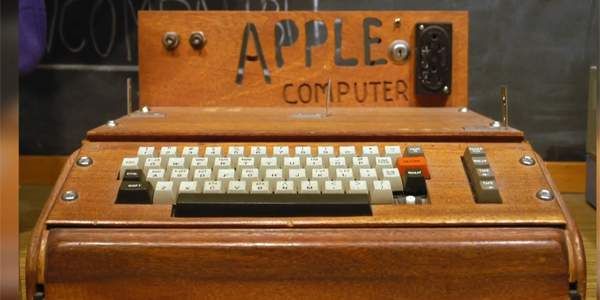 Apple-computer-in-1976