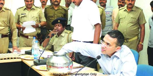 Excise-department-auctions-liquor-shops