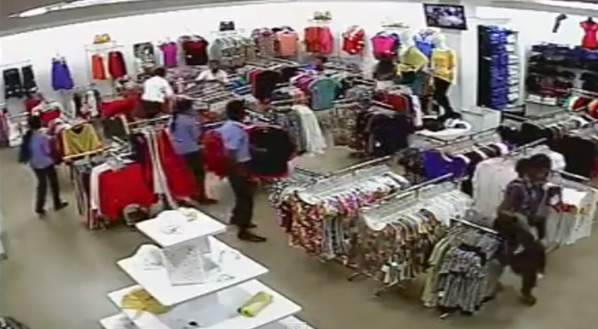 Srilanka girl friend stab 18 times mall