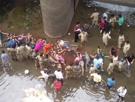 accident at dawaleswaram bridge