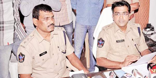 ap police notice to sakshi