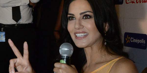 Hot actress makes Coworkers' wives Insecure!