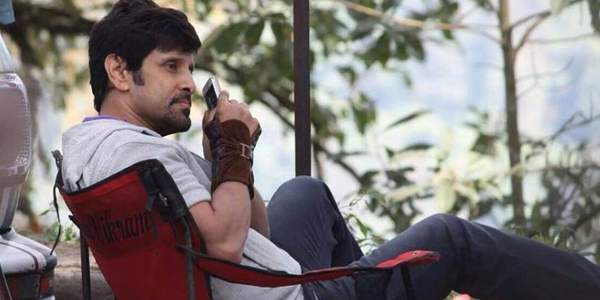 Is Vikram risking with a young filmmaker