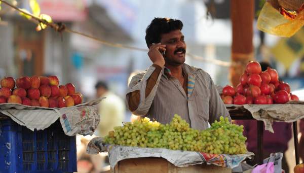 100-cr-cell-phones-india