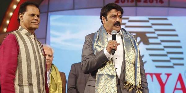 Balayya refuses to give award to Srinu Vaitla!