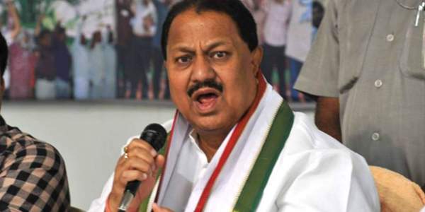 D.Srinivas finalizes muhurtham to join TRS