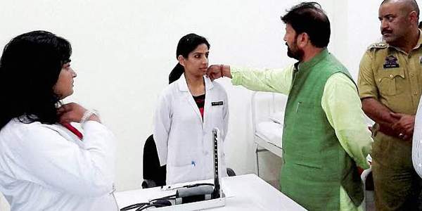 Minister touching lady doctor photo goes viral