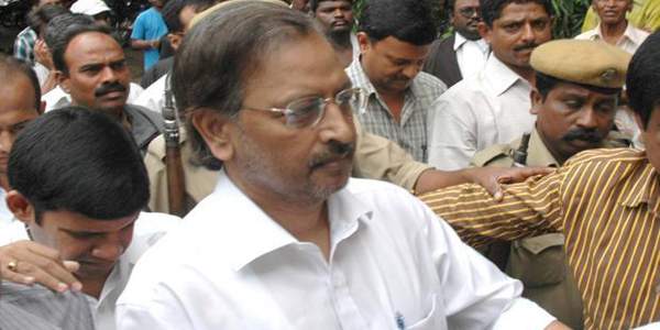 Telangana government's 2627 Crore notice to Ramalinga Raju!