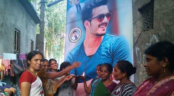akhil mad fans