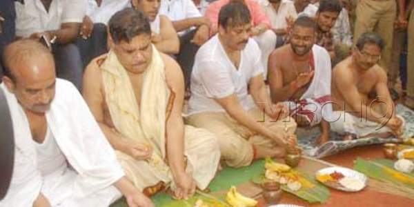 chiranjeevi pushkara dip at rajahmundry