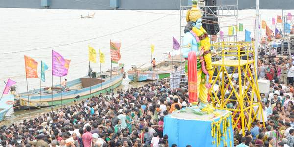 high court notices to ap on godavari pushkaralu 