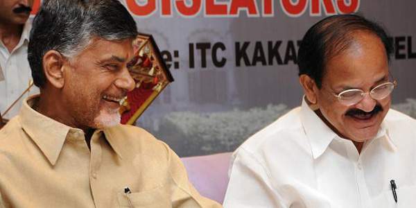 Venkaiah comes in defense of Naidu over Stampede