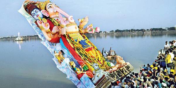 Ganesh-immersion-in-hussain-sagar