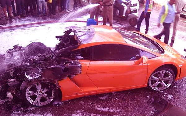 Lamborghini Gallardo Catches Fire In Delhi