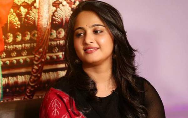 anushka shetty takes share in size zero movie