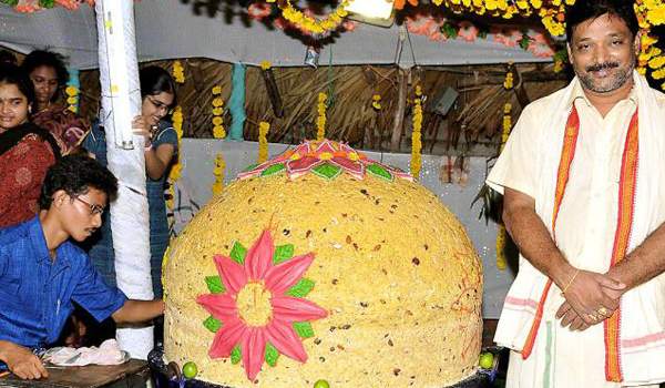 khairathabad laddu prepared by suruchi foods