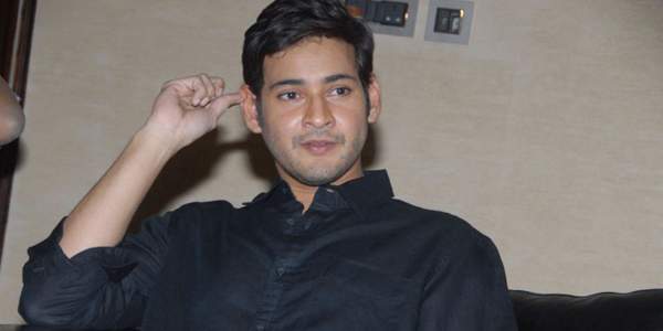 mahesh babu donates 2 lakhs to his fan family
