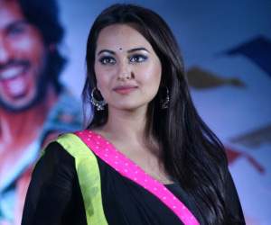 sonakshi-tweets-money