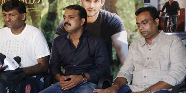 srimanthudu producers sold movie for 80 crores to eros