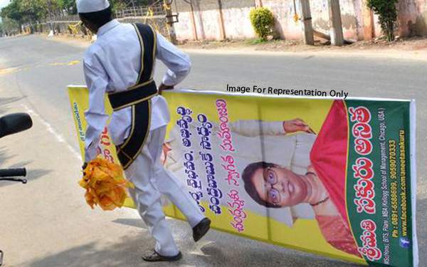 Chandrababu naidu flexies in vzag