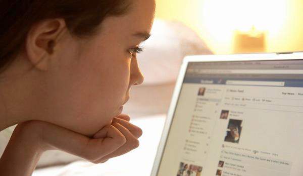 Facebook to compensate for allowing minor girl's signup