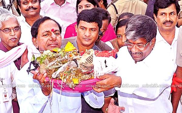 KCR Swachh Hyderabad burns a hole in the pocket of GHMC