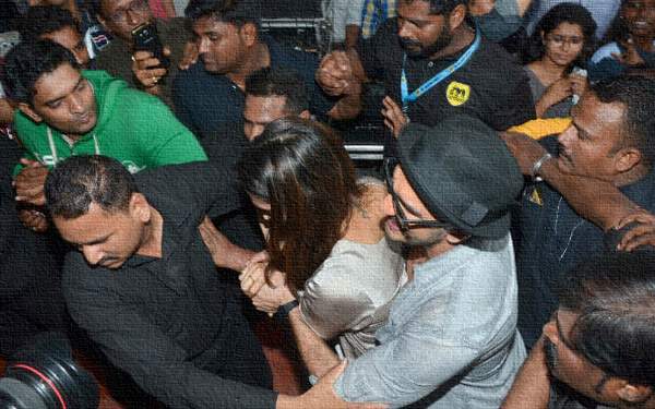 Ranveer Singh protects Deepika Padukone