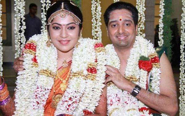 anchor ramya  aparajith divorced