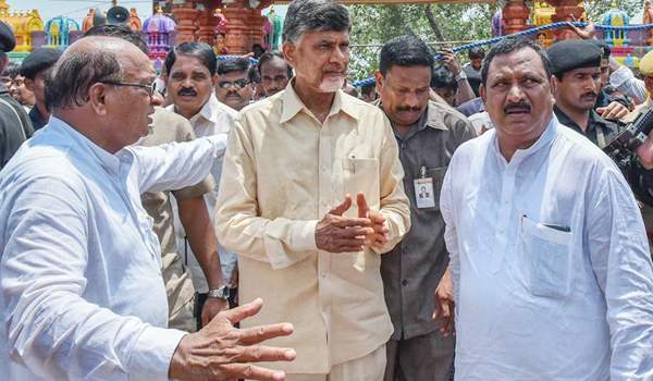 chandrababu naidu move to capital village