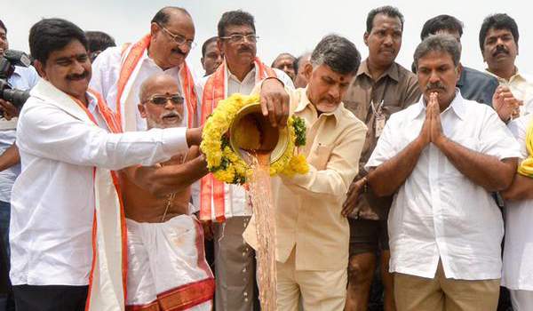 chandrababu naidu pattiseema project