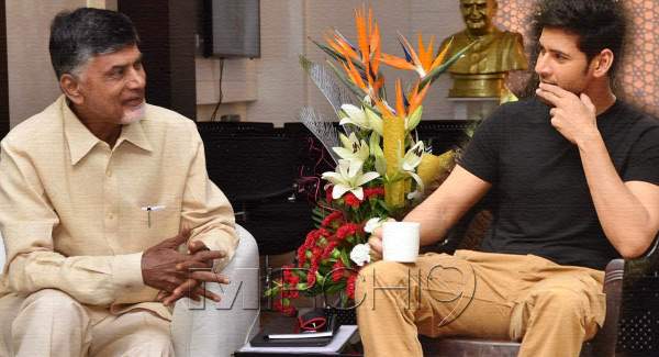 chandrababu-naidu-watches-srimanthudu-telugu-movie