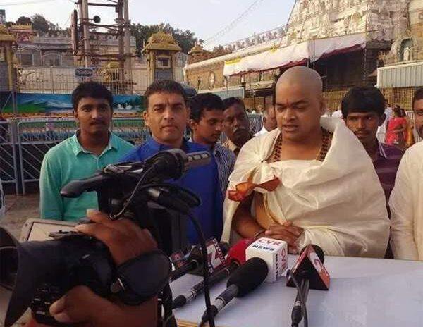 director harish shankr tonsure head shave tirupathi