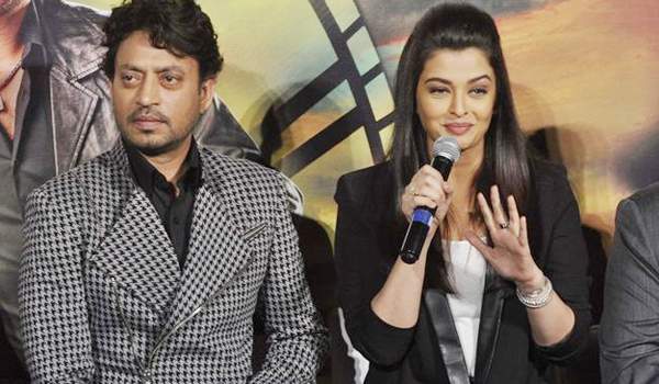 fans crowd at jazbaa promotions for aishwarya rai
