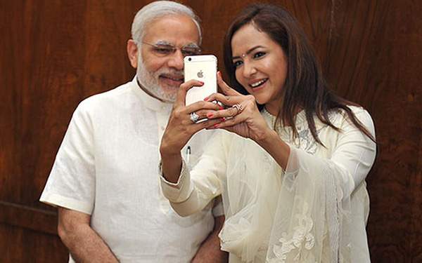 manchu lakshmi as brand ambassador for swachh bharat fo telangana