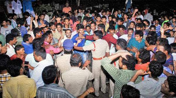 prabhas fans and pawan kalyan fans fight