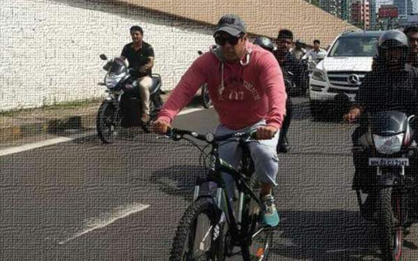 salman khan cycled to promo shoot of his TV show