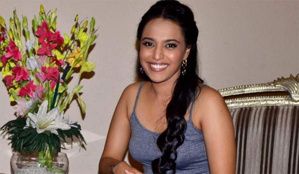 swara bhaskar robbed at atm machine