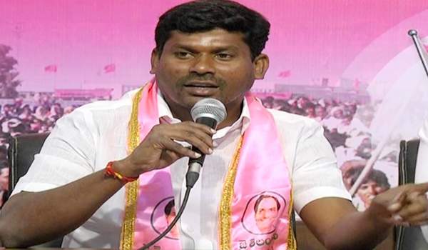 trs mla guvvala balaraju and ram mohan reddy fight
