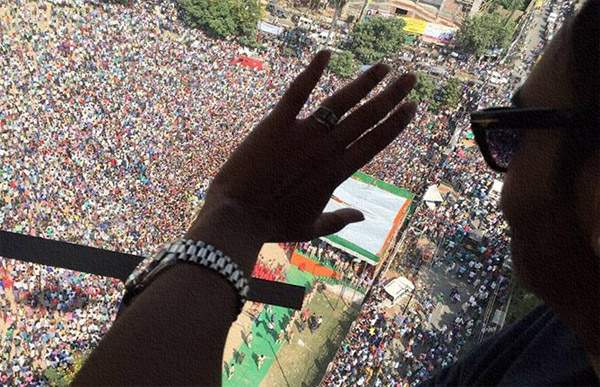 Ajay-devgan-crowd