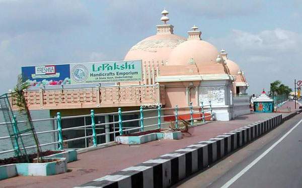 Lepakshi becomes Golconda in Telangana