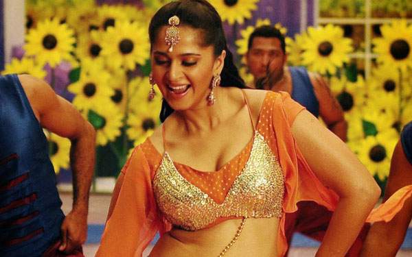 anushka ready for item song