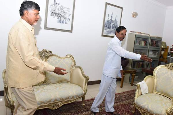 chandrababu naidu met kcr to invite amaravathi