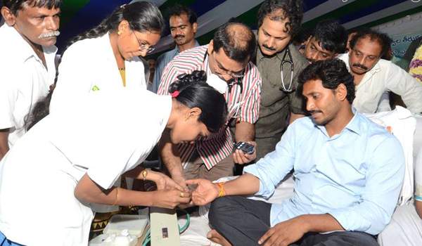 doctors checking jagan at deeksha place